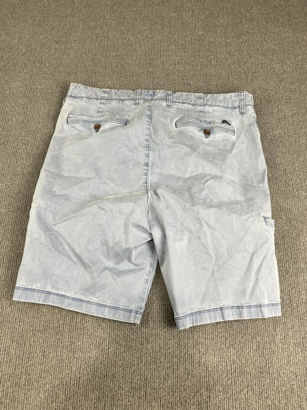 Tommy Bahama button zip